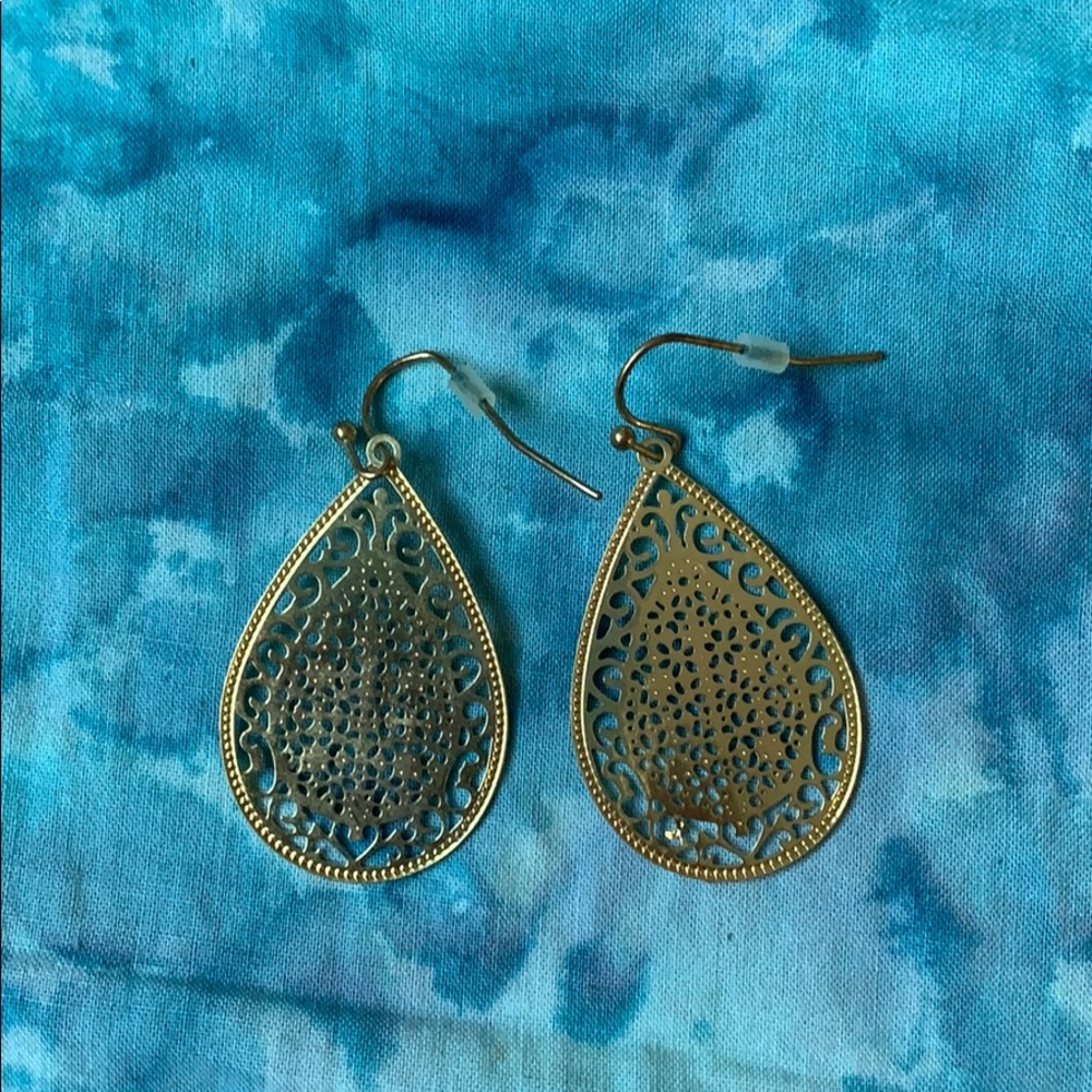 Lauren Conrad gold dangled earings